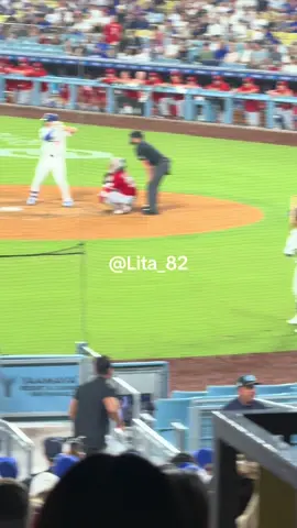V walking back to his seat #dodgers #btsV #armybts #kimtaehyung #bts 