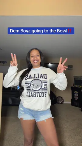 Super cute and comfy vintage sweater. Who’s your favorite football team? #vintagesweater #footballseason #football #footballsweatshirt #tiktokshoplabordaysale 