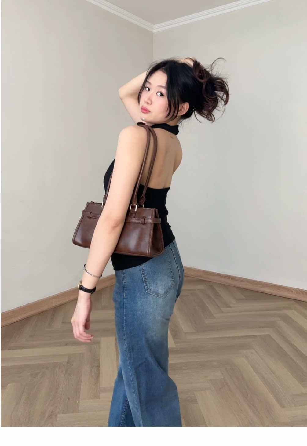kalo pake halter top kaya auto cakep aja gitu🫰🏻🖤 #haltertop #haltertanktop #racunoutfit #OOTD #fitcheck 