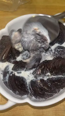 I usually would do this Ina cup but a bowl is even better😍 #oreos #milk #bowl #eatingsounds #fypシ゚viral 