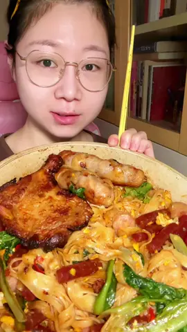 douyin mukbang men Mien with grilled chicken #mukbangvideo #asmr  #thanhantrungquoc #mukbangthitmo #viral 