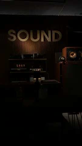 🎵 Vinyl cafe | 🍸 Cocktail & Craft Beer 📚 Work-friendly space upstairs 📍 SOUND – Come home to music ! #SOUNDcafe #RetroMood #WorkWithStyle #CàPhêVàÝTưởng #ĐàNẵngChill     