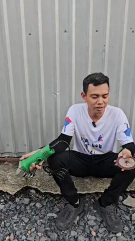 - Chủ shop này chơi lớn à nha