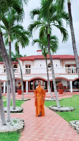 Diseño de la talentosa salvadoreña ISCHIA by Miranda Miguel 🧡✨✨  #fashion #outfit #miami #work #fyp 