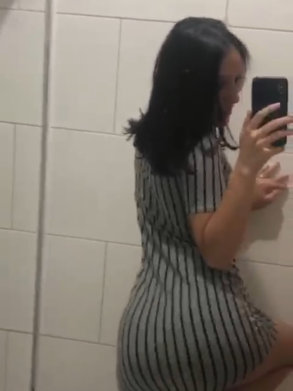 I love farting in my bathroom and smelling it #girlfart #fartprank #fartsarefuny #farted #girlfarting
