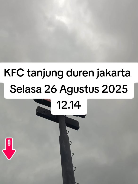 yang mau beli KFC biar hemat pakai vocer tiktok di tag lokasi video ini ya teman teman 🤗🥰 #kfc #promokfc #jelajahkuliner #promomakangajian #promotiktok 