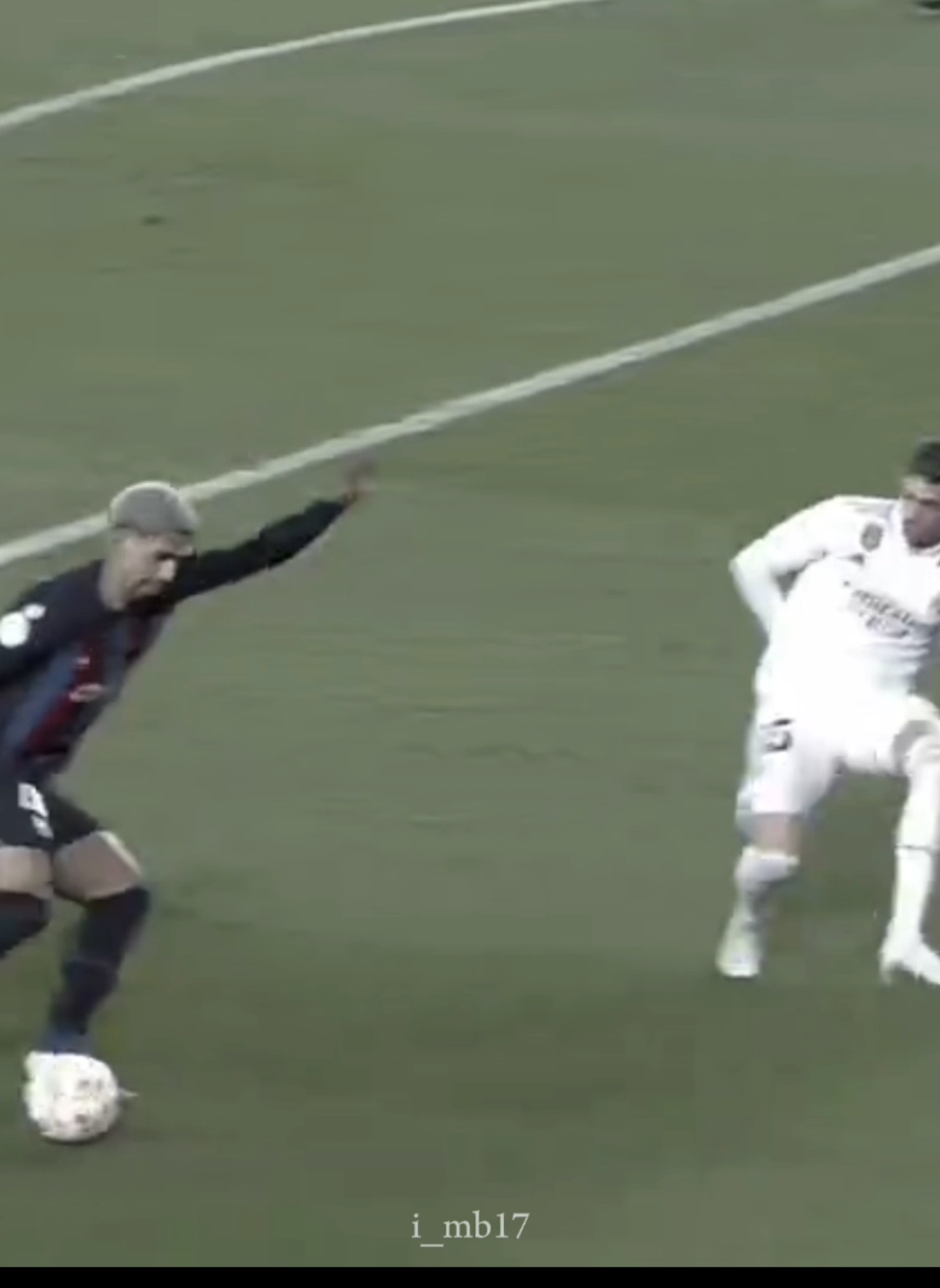 وليدي 😂🤏🏼 #اراوخو #araujo #explore #اراوخو_قلب_الاسد🇺🇾💪🏼🔥 #تدخلات_المدافعين🔥🤯 