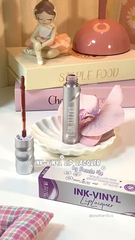 Stainya longlasting banget! Ink-Vinyl Lip Lacquer by @DAZZLE ME INDONESIA✨🩶 • • • #dazzleme #dazzlemeinkvinyllacquer #inkvinylliplacquer #dazzlemelipgloss 