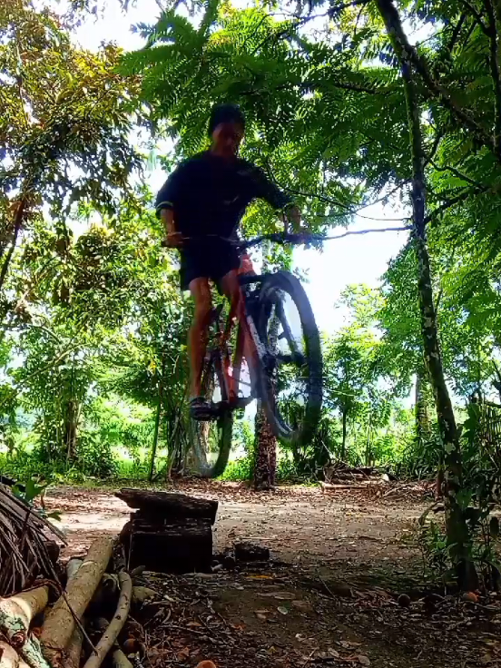 1 bike gap yeahboiii🤘🏻 #bikelife #mtblife #enduro  #siklistangtiktoker   #creatorsearchinsights 