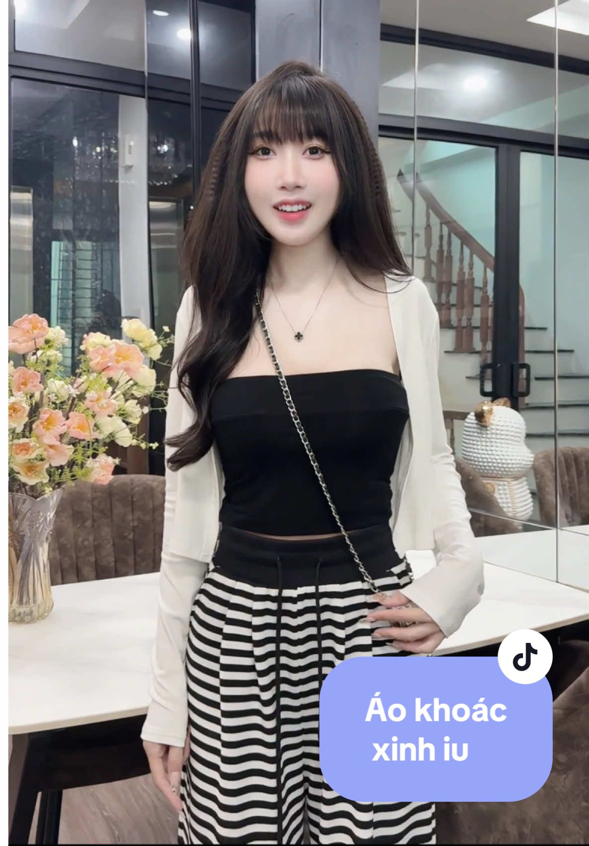 Chính ra mấy em áo cardigan ntn dễ mang dễ mặc lại tiện dụng ce nhỉ , xinh mê í #thoitrangnu #viral #cardigan #aokhoac #aokhoacnu 