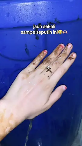 Jauh bgt 😭🫶🏻 @3sshop #lulurhitam3s #lulurrempah3s #lulurpemutihbadan #beddalotong #lulurbadan 