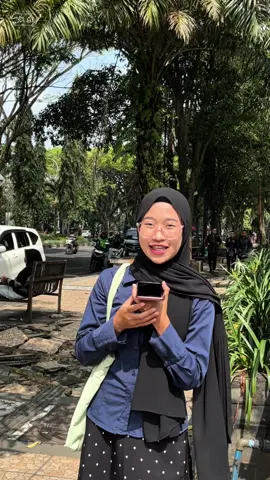 Halo rek, ayo bantu UMKM ndek Jl. Veteran, Malang. Ojo lali tuku cilok ya, enak murah meriah 😁👌 #CilokayuUMKM  #KitaSatuBrawijaya #MabaUB2025 #PKKMBUB2025 #Abisheva63 @RAJA Brawijaya @Universitas Brawijaya     