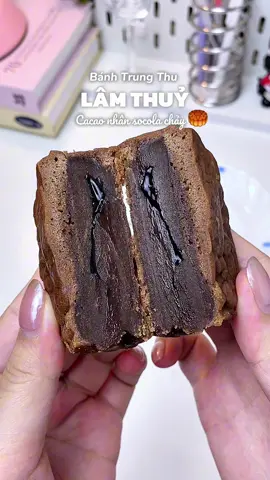 🥮 Bánh trung thu cacao nhân socola chảy 🍫 #banhtrungthu #banhtrungthulamthuy #banhtrungthusocolachay #banhtrungthucacaosocolachay #xh  
