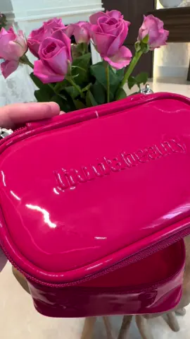 A Set of two makeup bags 😍💕 that what you will get when you order the mini kit from @Huda Beauty website  @Huda @hudabeautyshop @hudahotline  #makeup #skincare #beauty #hudabeauty #grwm 