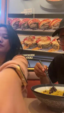 Liat aren makan🤤🤤😂