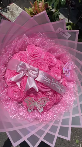 15 Tangkai baby pink🌷 📩Dm for more information  #buketartificial #buketmurahbali #buketwisuda #fyp #rosesatinbouquet 