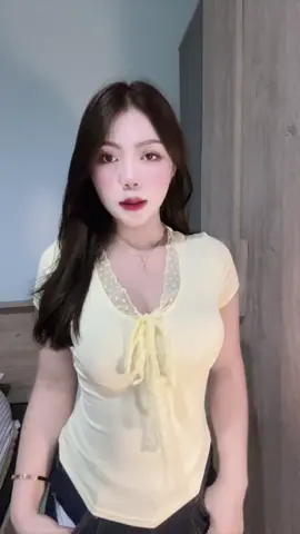 💛#แฟชั่น #เสื้อครอป #เสื้อยืด #เสื้อผ้าแฟชั่น 