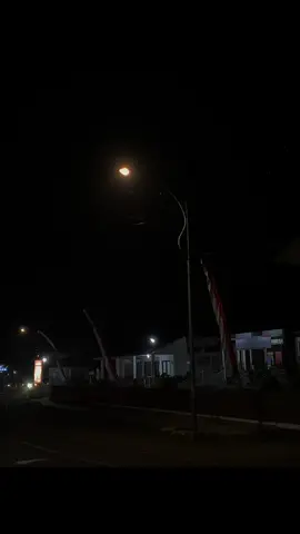 wes tulus tapi disia-siakne rasane piye cah???#fyp #liriklagujawa #galaubrutal🥀 #lyrics #xyzbca 