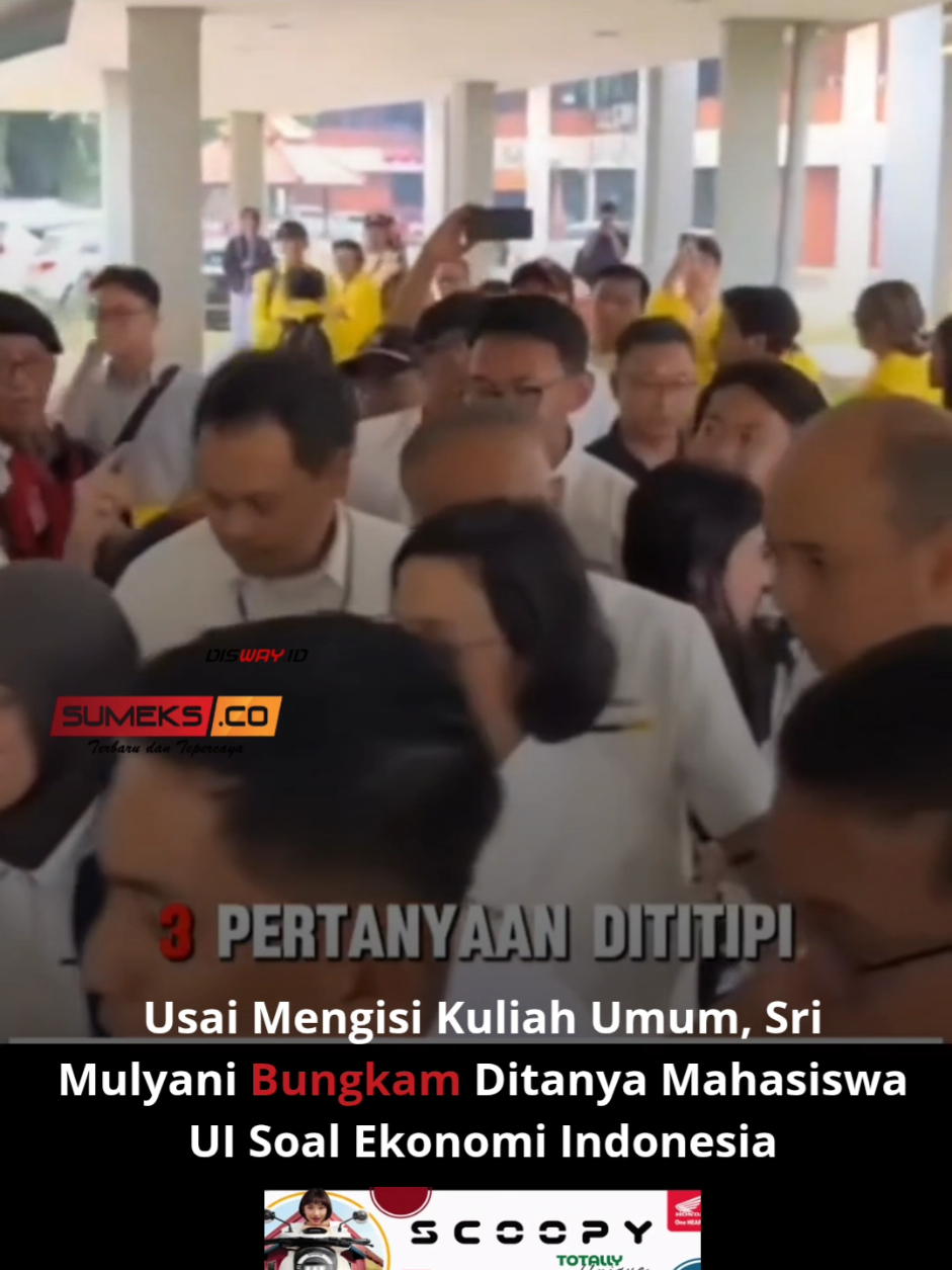 Menteri Keuangan (Menkeu) Sri Mulyani Indrawati menyambangi Universitas Indonesia (UI) untuk memberikan kuliah umum pada Senin (25/8). Usai memberikan kuliah umum di Balai Pyrnomo Prawiro, Fisip UI, Sri Mulyani langsung digeruduk sejumlah mahasiswa yang mempertanyakan soal pemotongan dana transfer ke daerah yang berdampak terhadap kenaikan Pajak Bumi dan Bangunan (PBB). #srimulyani#kabur#viralpalembang #tiktokberita #sumeksco 