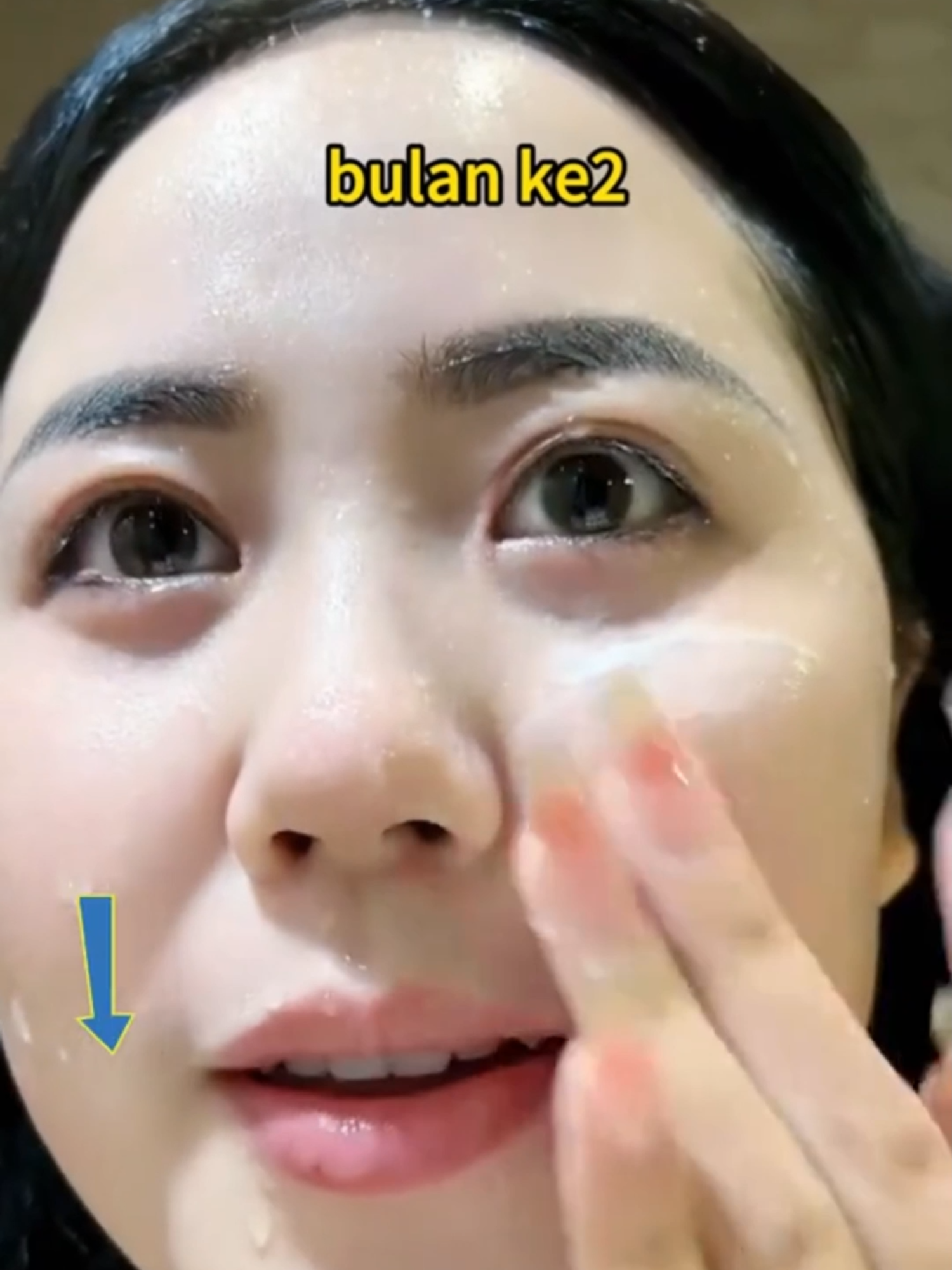 night cream dari DRVE ini benar-benar cepat meresap serta membuat kulit wajah nampak cerah😍😍😍#skincaretips #skincareehacks #cantikalami #healthyskin #kulitcerah #kulitglowing #kulitlembap #skincareviral #viralllllll #DailyRoutine #bumilbusuiaman🥰 #bpom✅ #glassskin #foryourbeauty #drve #fypppp #paydaysale #gajiansale #nightcream