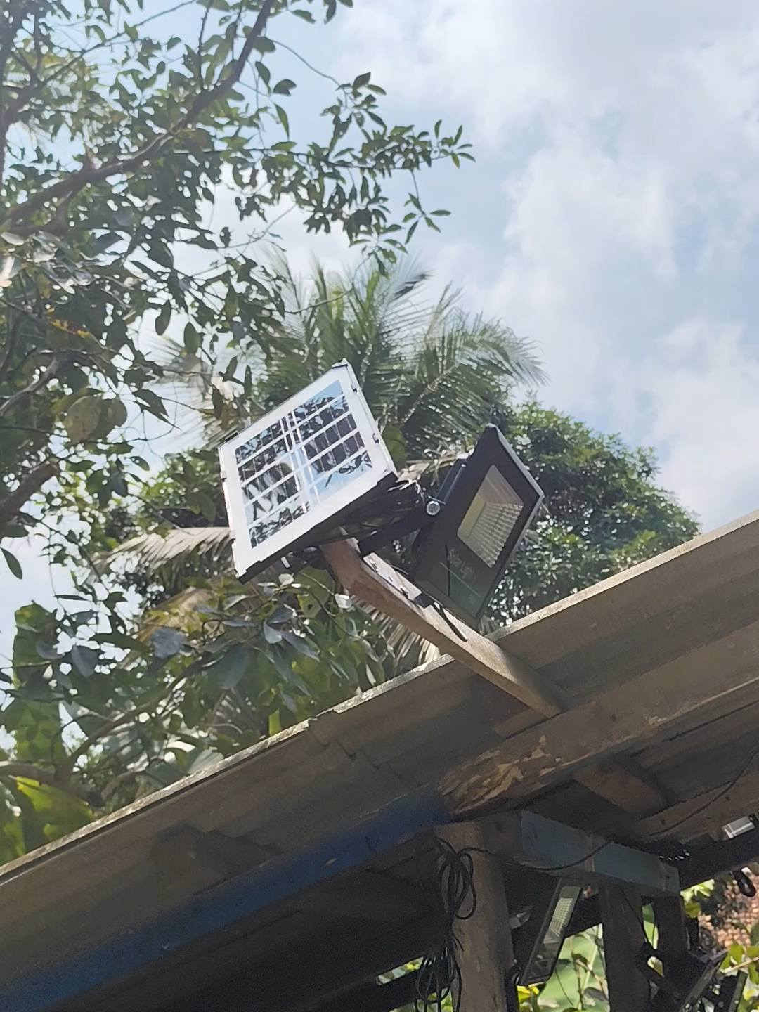 satu set paket lengkap lampu tenaga surya #lamputenagasurya #lamputenagamatahari #masukberandafyp