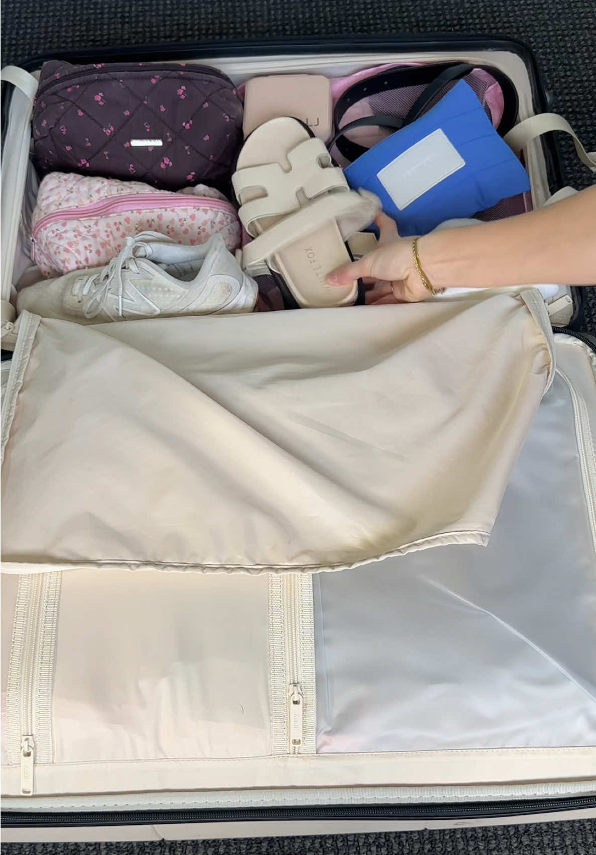 I’m going to Uluru tomorrow EEK!!! #packwithme #travel #asmr #vacation #trending 