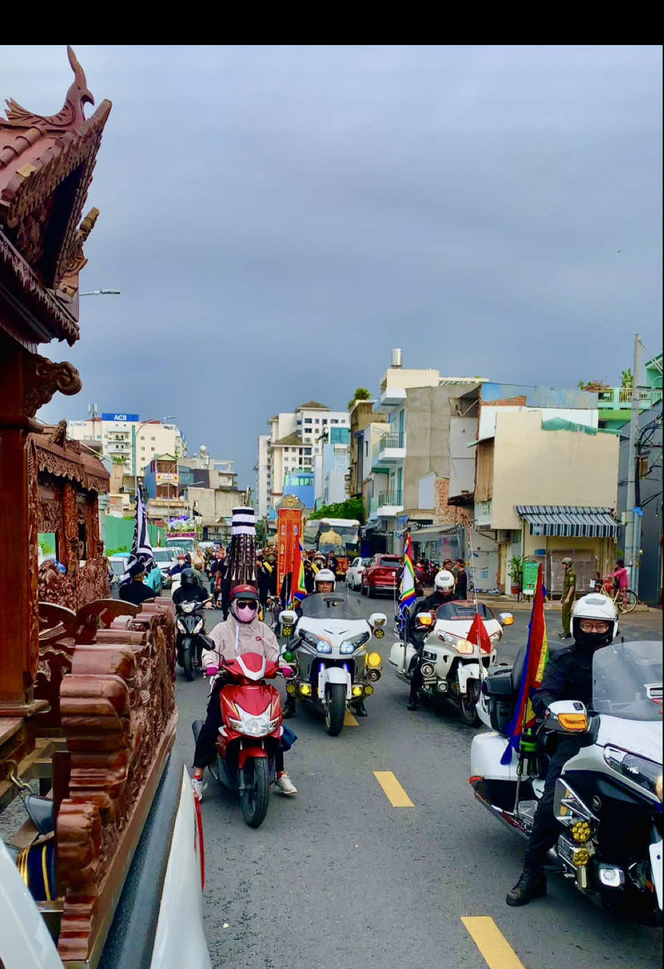 Đưa tiễn linh cửu ôg cụ về quê nơi an nghĩ sau cùg tại L.A .Về quê cụ ơi .CSMT Tiến Đức-Út Đới xin chia buồn cùng tag quyến