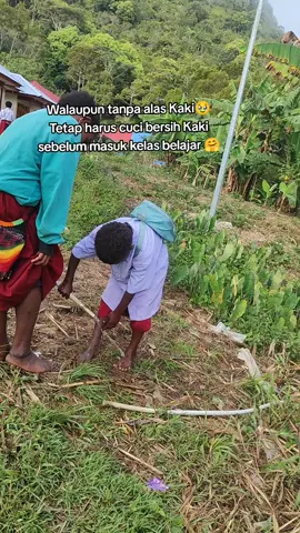 Cuci muka, tangan dan Kaki Sebelum masuk kelas Biar semangat belajar #papuapedalaman #fyp 