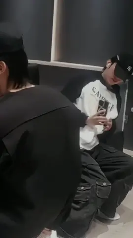 ฉันรู้แล้วใครพายเรือคู่นี้ให้เราถึงฝังเก็บทุกช๊อต ทุกโมเม้น คุณพรีก็คือฮ็อบ ไมไหวตัวแทนสาววายมากค่าพรี่เพ่ยเอิน🧐🤭🫠#เพ่ยเอิน #ซิงชิว #Eliot Huang  #Kipuka Qiu