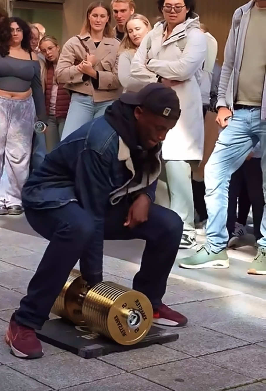 Share with you strongest friend who can lift this dumbbell 💪 😳#unliftabledumbbell #publicchallenge #weightlifting #publicreaction #gymlover 