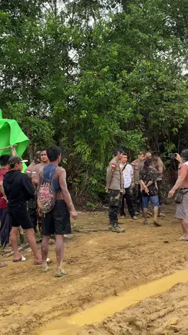 Penambang bukan si pencuri bukan juga si korupsi tapi selalu diburu oleh orang orang itu😇. #penambangemas #kalimantanbarat #parapejuang #fyp #viral 