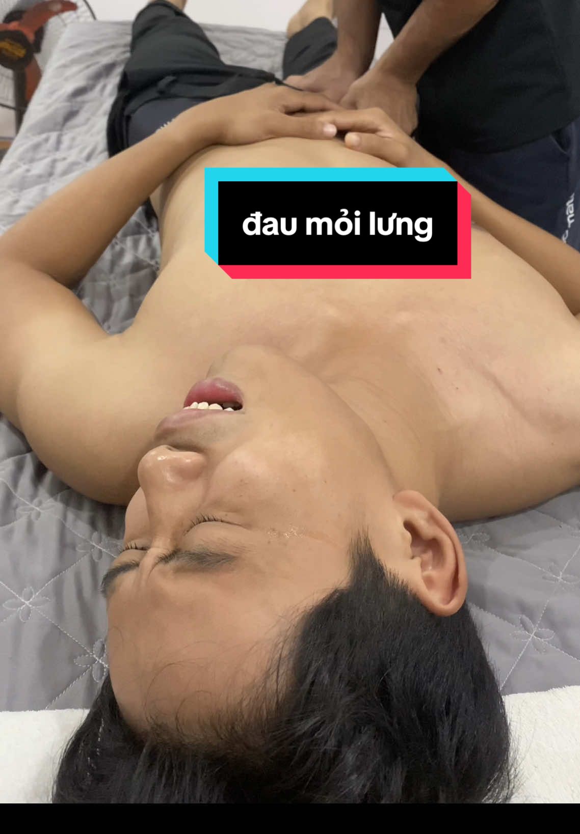 Hỗ trợ cho em trai bị đau lưng, đau vai ngày hôm qua. những giọt nước mắt đã rơi…   #giancovietnam #healienceacademy #giaicosau #yhocvandong #stretchingvietnam 