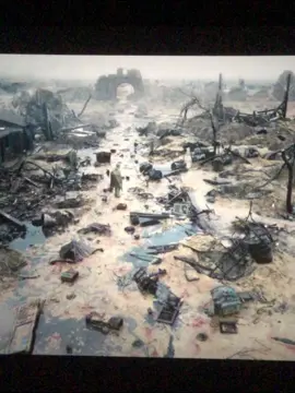 một trong những lý do mình xem lại phim vì cái bóng lưng này này, đi trong mưa vào Thành cổ trông ngầu vô cùng. Được tạo điều kiện ra Bắc nhưng đồng chí ấy vẫn quay lại vì Thành cổ, vì anh em đồng chí đồng đội vẫn ở trong Thành cổ. Quyết t.ử cho Tổ quốc quyết sinh 💪 #80namquockhanh #muado 