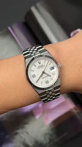 Land Dweller 36mm White Dial ⚪️ Pure, minimalist but full of charm - the white dial on Land Dweller 36mm brings a rare sense of elegance. The 36mm size is neat, easy to wear every day but still retains the inherent sportiness and prestige of Rolex.  #luxury #lucyluxury #watch #lcluxury #luxurywatches 