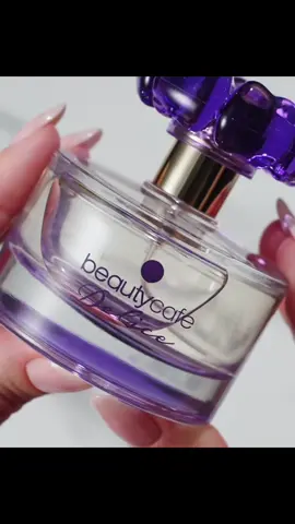 💜Qadınlar üçün parfüm suyu Beauty Cafе Delice 💜Üst notlar: mandarin, ipək meyvəsi, narıncı çiçəyi. 💜Mərkəz notları: böyürtkən, gardeniya, krem-brüle. 💜Bugün onu xüsusi bir sürpriz gözləyir – şef-aşpazın xüsusi olaraq onun üçün hazırladığı inanılmaz gözəllikdə desert. Dadın hər çaları gizli gözəlinə olan coşqun hisslərini açır. Sevərək o yalnız öz baş şedevri deyil, həm də qəlbini bəxş edir!💜#faberlic #faberlicetirler #keşfet 