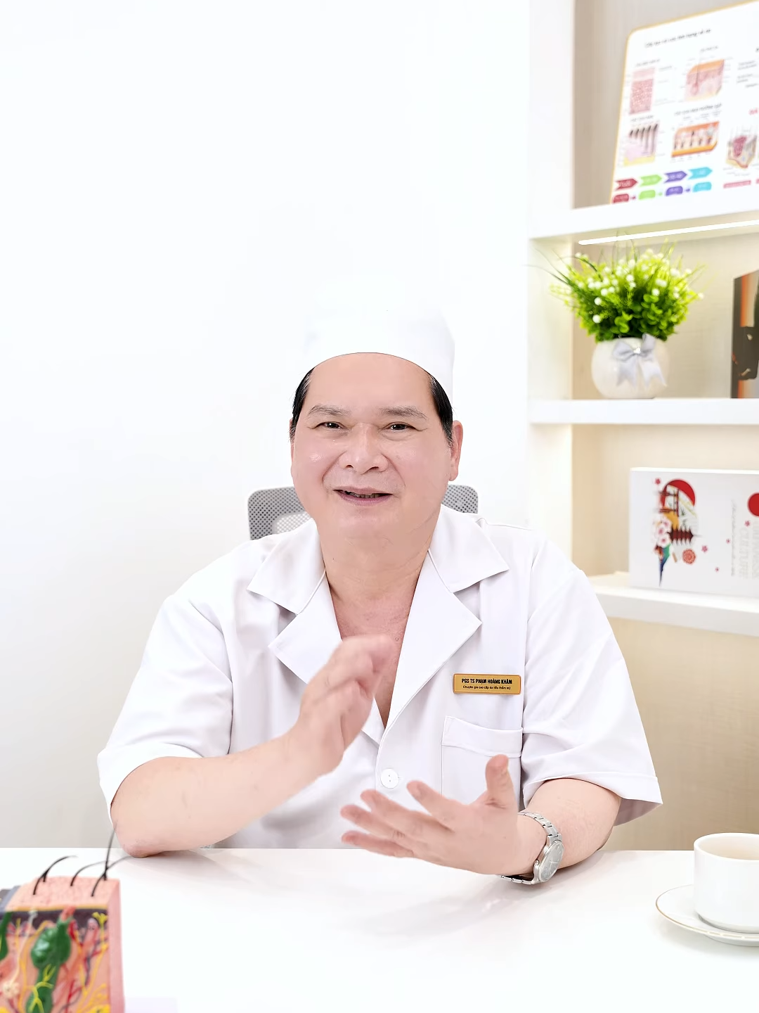 Nám trên nền da mỏng yếu, kèm theo lão hóa luôn là thách thức lớn trong điều trị. Nếu chọn sai phương pháp, da dễ bị kích ứng, thậm chí tình trạng nám còn nặng hơn, khiến gương mặt xuống sắc nhanh chóng. Giải pháp an toàn và hiệu quả cần dựa trên công nghệ y khoa hiện đại, đi kèm phác đồ cá nhân hóa theo từng tình trạng da. Tại phòng khám, khách hàng sẽ được bác sĩ trực tiếp thăm khám, phục hồi nền da khỏe trước, sau đó xử lý nám từ gốc. Nhờ vậy, làn da không chỉ sáng mịn đều màu mà còn trẻ hóa, hạn chế tái phát lâu dài. 👉 Đặt lịch ngay hôm nay để được bác sĩ soi da và xây dựng phác đồ trị nám an toàn cho bạn. ------------------------------------------------ PGS.TS - Bác sĩ Cấp Cao PHẠM HOÀNG KHÂM Liên Hệ Tư Vấn Đặt Lịch Thăm Khám Miễn Phí: 076.3140.725 #xuhuong #viral #trending #thâm_mụn #nám #nám_tàn_nhang #thamsam #vtv #pgsphamhoangkham #pgstsbsphamhoangkham #lochanlongto #bacsiphamhoangkham