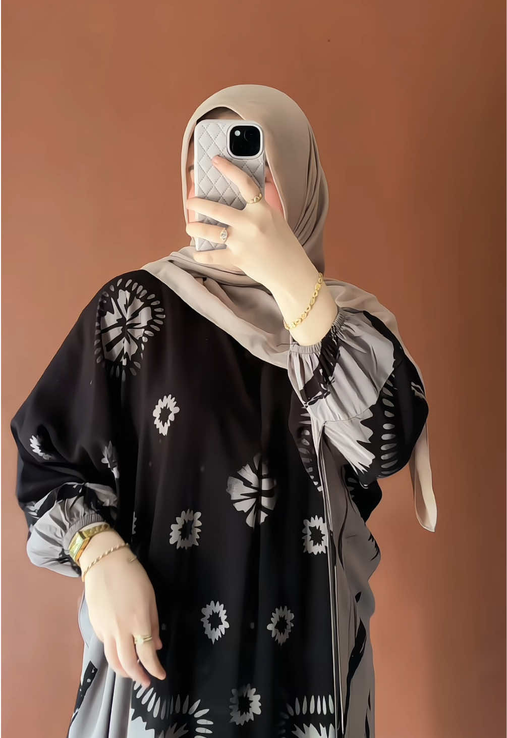 nyoba background baru cakeppp bikin cerahhh🤩tp  minus kacaku kebesaran karpetnya kecyllllll😩🤏🏻