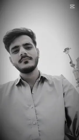 ڪٿان آڻیان اهو گذريل وقت جنهن م تون مونسان گڏ هئین ڪڏھن ڪڏھن دل گھٹو ئي اُداس ٿي ويندي آهي آئین اکین اڳیان صرف اهي پل اچي ويندا آهن جيڪي توسان گڏ گذاريا هئا مان اڪثر پاڻ کان پچندو آهيان ته اهو وقت ڪٿان آڻیان جنهن م تون مهنجي سان هئين أهي مسڪراهثون أهي سک اهي ساٿ سب ڪجھ ته أن وقت م رهجي ويو آهي جيڪو گذري ويو هائي فقط يادون آهن جيڪي هر پل توکي سڏيندو رهن ٿيون تُنهنجي وچڙڻ کانپوءِ منهنجو گلشن سارو أخڙي ويو مونكي هر جاء تي تنهنجي ڪمي محسوس ٿئي ٿي #fyyyyypppppp #fypviralシviral #foryoupage #trending #junejo 
