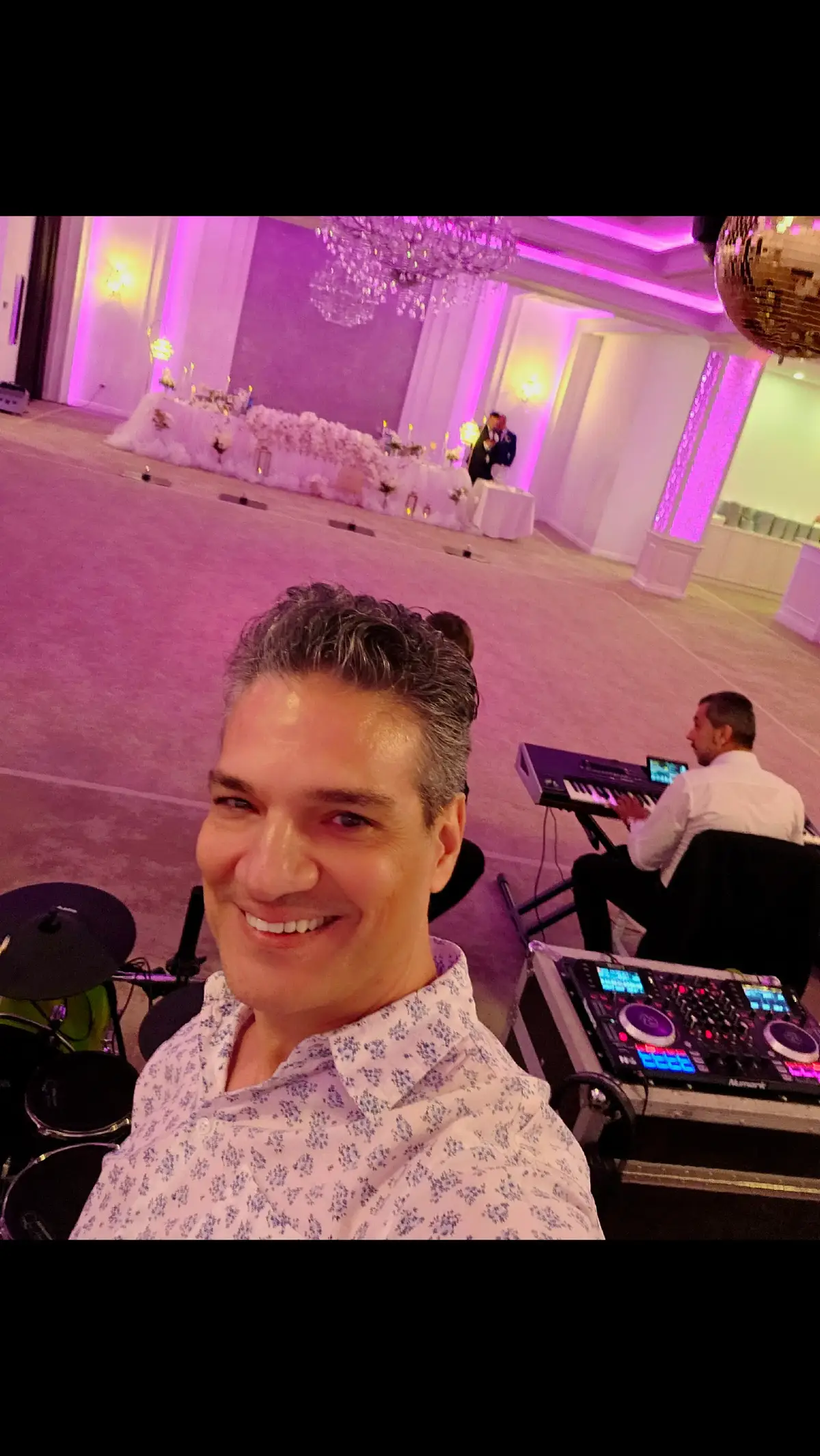 Imediat începem cântarea 🤩🤩🤩🤩 #recital #turneu #tik_tok #viral_video #raresmusic 