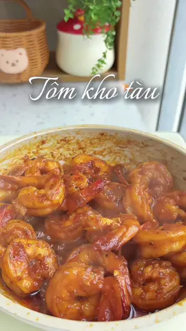 Thịt heo thất sủng nên không còn làm được món thịt kho tàu. Nay đổi sang tôm kho tàu mà hú hồn luôn vì nó ngon qué! #tomkhotau #cooking #comnha #nauancungtiktok #venhaancom 