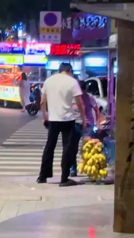 suami real suka namen pohon pisang suami halu suka makan pisang nya,sungguh kombinasi yg cocok🤭#maxiaoyu #flks🔥 #fyppppppppppppppppppppppp 