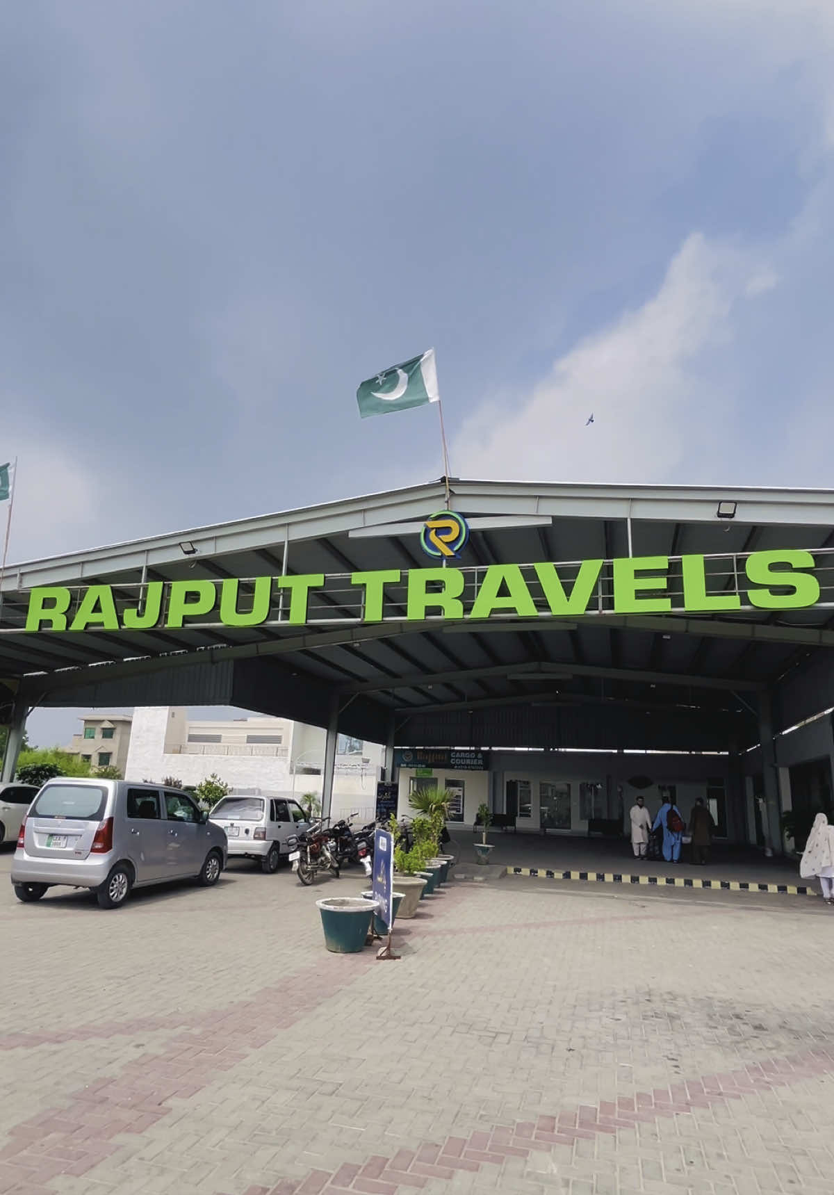 Rajput Travels Mian Channu 🫶🏻✨#foryou #mianchannu #support #trending #unfrezzmyaccount #foryoupage❤️❤️ #1million #viewsproblem #foryou 