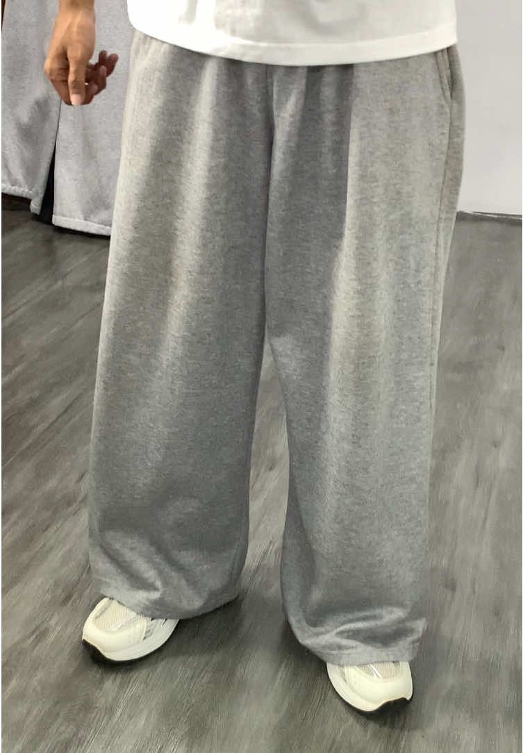 #sweatpants #sweatpantsoutfit #celanajogger #trackpants #baggypants 