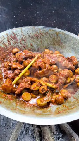 masak kalio kentang dan ayam kampung di pondok hari ini #masakdikampung #cookinginthegarden #cooking #village #masakdipedesaan 