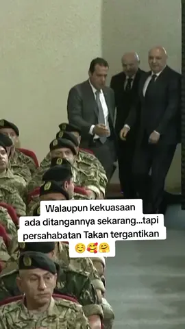 Momen presiden Lebanon Joseph Aoun jitak sahabatnya 🤭☺️🥰