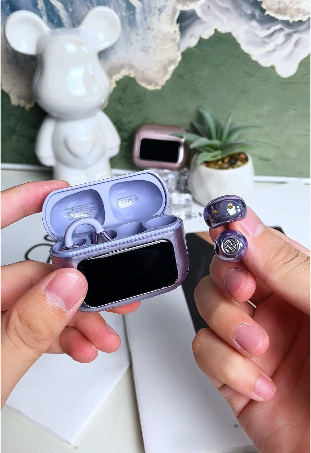 I highly recommend these clip-on ear headphones. They work very well.#earbuds #cliponearrings #earbudsviral #earbudswireless #headphones #headphonesrecommended #TikTokShop #hyundai #gift #giftideas #fyp #foryoupage