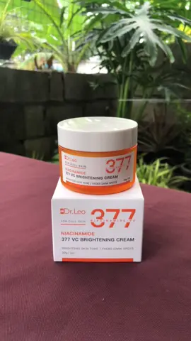This cream doesn’t just moisturize… it brightens, evens & smooths 🌞 #drleo #drleoph #drleoniacinamide377vcbrighteningcream #moisturizer 