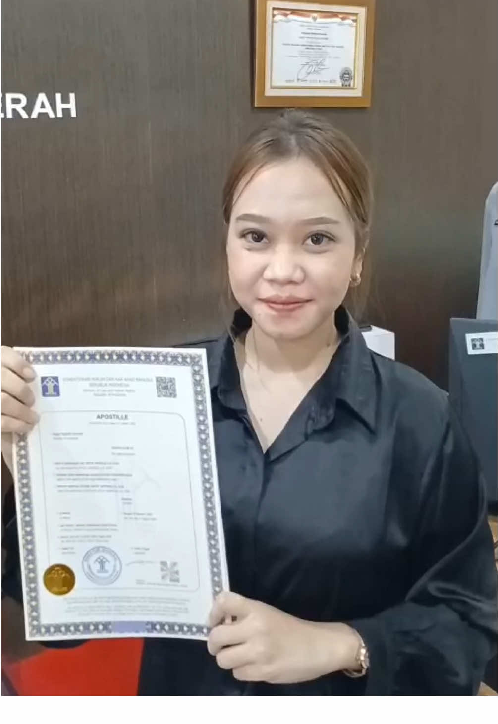 Mau Daftar Sekolah di Luar Negeri Apostille sangat diperlukan untuk dokumen hukum dan resmi seperti akta kelahiran, akta nikah, atau transkrip akademik yang mungkin diperlukan untuk imigrasi, pekerjaan, atau pendidikan.  Selain itu, Apostille dapat membantu dalam mendapatkan visa untuk belajar di Eropa, mendaftar di sekolah, dan melakukan kegiatan hukum atau resmi lainnya di luar negeri.