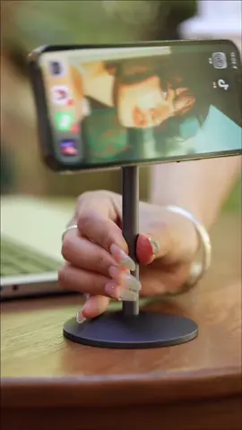 高級感あふれるデスク用マグネットスマホスタンド♥角度自由調整で使いやすさ抜群！#おすすめ #スタンド #金属製 #磁気吸着 #スマホ 