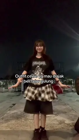 Aku juga mau telur gulung >_<  #outfitideas #OOTD #outfitcheck #outfithc #streetwear 